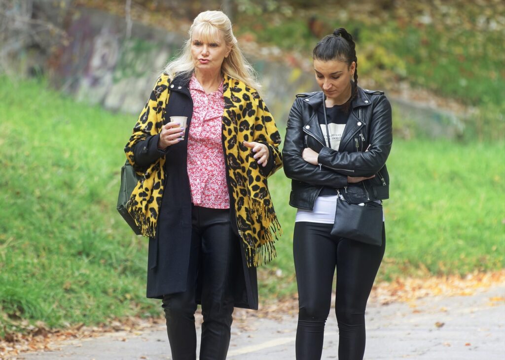 季節の変わり目でも元気な女性