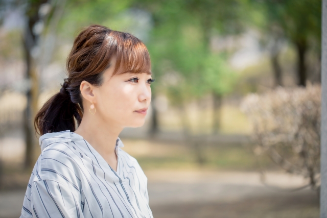 冷静に考える女性