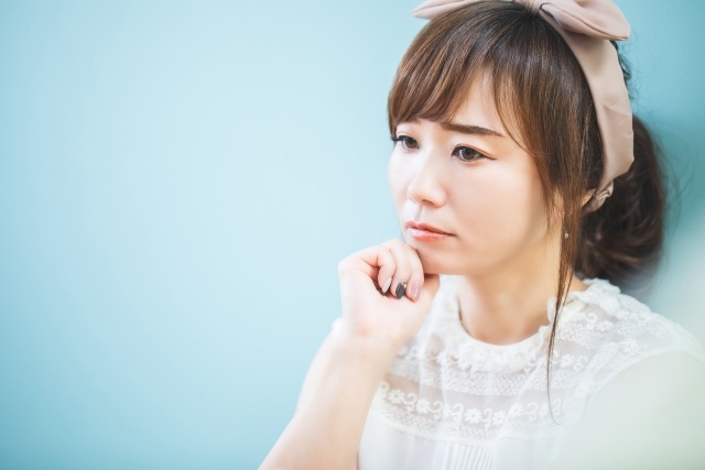 長く感じる時間に悩む女性